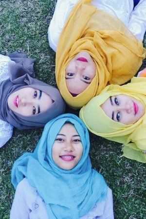 We are beautiful with our hijab love
#hijab #friends #hijabfriendship #ourstory #ClozetteID #GoDiscover #ForeverFriendship
