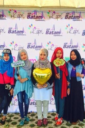 our in action, smile and klik! >>>#friendship #hijab #Ootd #ClozetteID #GoDiscover #ForeverFriendship