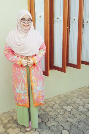 Another way to wear Batik --- try it as a long outer! #HijabFestive #GoDiscover #HijabChallenge…