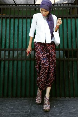 #DandanSenin edisi #lebaran #fashion #instafashion #fashionblogger #HitnRun #GoDiscover #fashionable #fashiondiaries #HOTD #clozetteid #hijab #hijabers #batik…