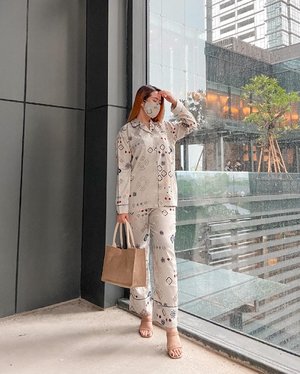 Groceries shopping with @kstyle.fashionlook Piyama Set 🥰

Its called Menity Set - Long Set, in Light Grey ❤️. Bahannya adem, halus, comfy and stylist ✨

📷 : @isnadani

#ootd #potd #clozetteid #fashion #outfitoftheday