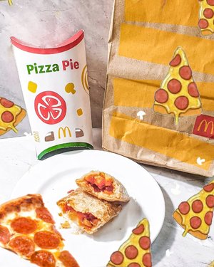 PIZZA PIE MCD🍕🍕
Baru aja keluar dan gw ordernya jam 7an pagi. Ternyata udah ada! Yg ga ada tuh menu burgernya krn baru ready jam 11 😢😢
Udah pd cobain blm?
#pizzapie #pizza #mcdonaldsid #menubarumcd #mcdindonesia