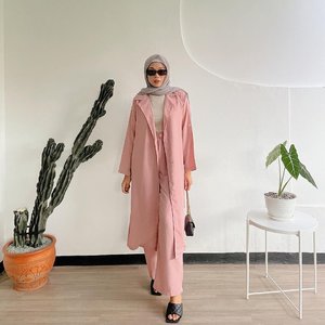#Repost from Clozette Crew @astrityas.

Happy monday! I’m using one set outfit by @luxeto.id , get 10% discount off by using my code “LUXEASTRI” go grab it fast😍
-
Hijab by : @hijrah_scarves x @farahdibarianti 
-

#ootd #clozetteid #ootdindo #outfitinspiration #hijablook #hijaboutfit #hijabstyle #hijabfashion #hijabfashionstyle #ootdhijabinspiration
