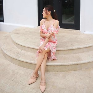 Hello June 🌸💞✨

Spotted @minkashoes Ava Mules in rosegold