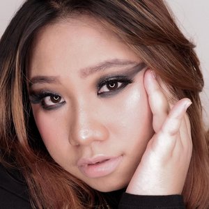 
#Repost from Clozetter @reginapitupulu.

Lagi - lagi upload pakai makeup ini. Gpapa lah ya, lebih deket 🤣

.

🖤 @lagirlindonesia Foundation 
🖤 @pixycosmetics Twc
🖤 Catrice Face and Eye Palette - Shading
🖤 Catrice - Blush
🖤 O.Twoo Highlighter 
🖤 @lorealindonesia Lipcream
🖤 @mukka_kosmetik Nudes Palette - Eyebrows
🖤 @bulumata_love 
🖤 Focallure Eyeshadow
🖤 Beauty Glazed Pressed Glitter 
🖤 @nyxcosmetics_indonesia Pressed Glitter 

. 
.
#reginapittutorial
#reginapitcom
#bvlogger #bvloggerid #indobeauautygram
#Clozetteid #bloggermafia #sbybeautyblogger #beautiesquad #indovidgram #indovlogger #batak #bataknese #beautybloggerindonesia