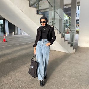#Repost from Clozette Crew @astrityas. Gimana puasa hari pertamanya?😚
-

#ootd #clozetteid #ootdindo #outfitinspiration #hijablook #hijaboutfit #hijabstyle #hijabfashion #hijabfashionstyle #ootdhijabinspiration #fashiontips #fashioninspiration