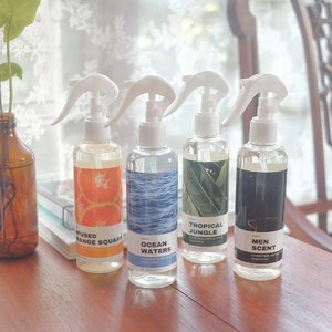 @kiumarket Anti-Bacterial Roomspray

✓ Non-aerosol spray
✓ IFRA Certified (safe for use)
✓ Vegan & Cruelty free

✨ Ocean Waters - FRAGRANCE NOTES: Sparkling Waves, Salted Ocean Air and Deep Blue Water
—— My number 1 favorite, aroma nya seger banget, remind me of my old perfume tapi lupa apa. Fresh a bit citrusy sih sebenernya, refreshing banget 🌊

✨ Scent of Man - FRAGRANCE NOTES: Masculine Night Air, Frosted Citrus and Shopisticated Dark Flower
—— This one really remind me of masculine kind of smell, aromanya yg ini seger & ada little hint of musk nya 🕶

✨ Tropical Jungle - FRAGRANCE NOTES:
Midforest Tropical Wind, Bamboo Leaves and Relaxing River Flow
—— Aroma nya ada sedikit manis, mirip sama Ocean Waters with a bit of sweetness

✨ Infused Orange Squash - FRAGRANCE NOTES: Sliced Frozen Orange, Sparkling Breezy Water and Wild Lemon Mist
—— the first Kiu’s product that i’m not fond of :( aroma nya mirip sama S***** huhu 

Overall tapi roomspray nya kiu itu aroma nya enak, udh sering beli dari jaman kemasan masih imut 🤣

Mereka juga jual scented candle tapi skrg gue prefer roomspray soalnya lebih aman buat gue

Btw, Kiu’s roomspray ini juga ada on off lock nya loh 👌🏻

Harganya Rp.39.000 aja buat botol segede gini, tapi ya beli nya emang harus pake “nge-war” dulu sih 🙃 

#clozetteid #roomspray #antibacterialroomspray #scentedspray #JakartaBeautyBlogger #MomBloggerIndonesia #JBBinsider