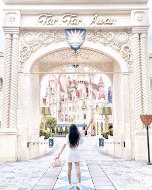 #Repost from Clozette Ambassador @tephieteph. It’s important 
to do what’s best for you,
whether people agree or not.

This is your life.
You know what’s good for you
and remember, self love
take strength 🍃
.
.
.
#clozetteid 
#universalstudios 
#universalstudiosingapore 
#farfaraway 
#themepark 
#summerholidays 
#summertrip 
#influencersurabaya 
#influencerjakarta 
#influencerindonesia