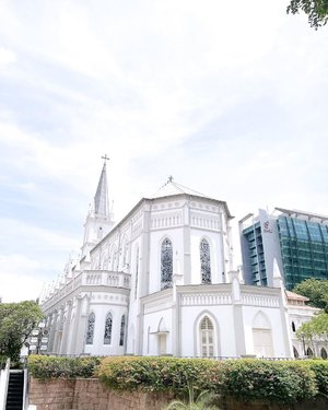 #Repost from Clozette Ambassador @tephieteph. God can restore what is broken
and change into something beautiful.
All you need is faith.

Even if it’s as small as a mustard seed.
.
.
.
#clozetteid 
#chijmes 
#chijmessingapore 
#singapore 
#exploresingapore 
#singaporeinsiders 
#tephholiday 
#singaporechurch