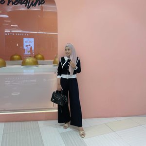 Black outfit for the rescue #blackoutfit #hijabstyle #ootd