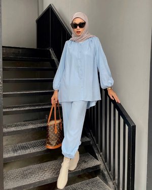 
#Repost from Clozette Crew @astrityas.


Hi! I’m wearing daily set from @haba.allday 💙
-

#ootd #clozetteid #ootdindo #outfitinspiration #hijablook #hijaboutfit #hijabstyle #hijabfashion #hijabfashionstyle #ootdhijabinspiration #fashiontips #fashioninspiration