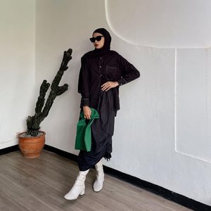 #Repost from Clozette Crew @astrityas.


Hello🖤
Today i’m wearing top & skirt by @kinneta.id ✨ bags from @shopatvelvet 💚
-

#ootd #clozetteid #ootdindo #outfitinspiration #hijablook #hijaboutfit #hijabstyle #hijabfashion #hijabfashionstyle #ootdhijabinspiration #fashiontips #fashioninspiration