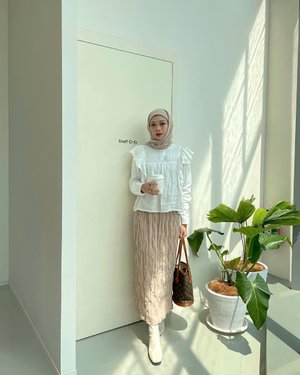 #Repost from Clozette Crew @astrityas. Happy monday✨🤍
Tap for details.
-

#ootd #clozetteid #ootdindo #outfitinspiration #hijablook #hijaboutfit #hijabstyle #hijabfashion #hijabfashionstyle #ootdhijabinspiration #fashiontips #fashioninspiration