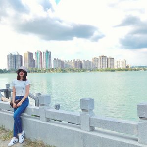 旅行可以放鬆自己的心情，寬闊自己的心境，忘掉不順心，迎接新的開心。
旅行時在尋找新的美麗，追逐新的感觀世界，丟掉多餘的自己，遇上最真實的自己。

#ClozetteID #BloggerMafia #IndonesiaBeautyBlogger #JakartaBeautyBlogger #Taiwan #Kaohsiung #ChengcingLake #澄清湖