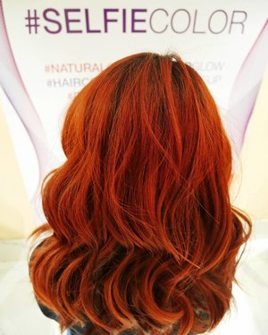 Red Hair!! Finally setelah sekian lama menahan diri untuk mewarnai dengan warna merah, akhirnya bisa mendapatkan warna yang di inginkan berkat @irwanteamhairdesign ❤

Suka banget sama hasil akhirnya yang membuat rambutku terkesan "nyala" dimana pun aku berada! 
Soon akan ada review #SELFIECOLOR secara lengkap di blogku! Untuk yang penasaran mengenai proses, harga, dan lainnya, yukk nantikan reviewnya di blogku 💋 
Thank you @irwanteamhairdesign & @clozetteid! 
#ClozetteID #ClozetteIDReview #IrwanTeamxClozetteIDReview #IrwanTeamReview #LorealProID