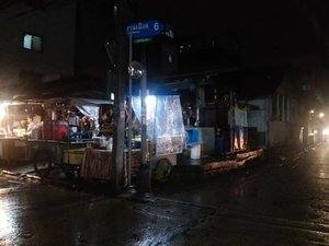 Heavy rainny in bangkok...since 2pm 😢😢 and some street food are close because of that

So hungry..... #chingutime #chingutimetrip #travel #clozetteid