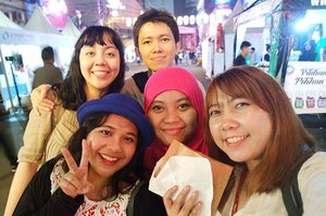 Hang out together with my lovely friends in the night 😁😁😁😁😁 #clozetteid #friend #daily #potd #ennichisai #littletokyo #night #beauty #beautybloggers #indonesiabeautyblogger #hangout