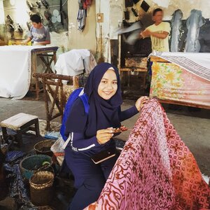 Pertama kalinya ke pengrajin batik#일상 #첫줄 #인스타그램 #뷰티 #모델 #선팔 #맞팔 #맞팔해요 #소통해요 #소통 #셀스타그램 #인친 #사진 #댓글#데일리 #beauty #photo #instagram #daily #sun #팔로우#좋아요 #여행 #셀피 #셀카 #clozetteid #fashion