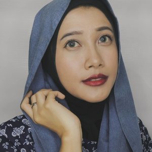 Red lips and rosy cheeksSay you'll see me again even if it's just in your wildest dreams 🌙#vsco #clozetteid #beautyblogger #beautybloggerindonesia #bloggerlyfe