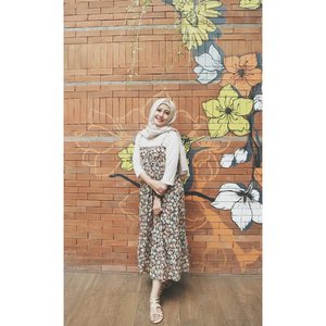 Summer Vibes!I choose a combination of beige, white, and yellowish and pink floral pattern for #bdgbb2ndanniv #bdgbbsummerparty outfit 🍹🌞 #vsco #clozetteid #lifestyle #ootd #outfitideas #outfitoftheday #hijab #hijaboftheday