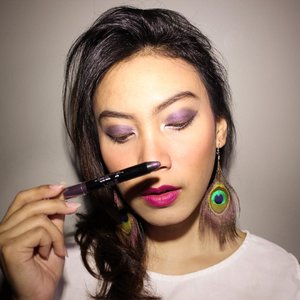 Guess what’s new from @lakmemakeup? Inspired by Archangela Chelsea’s Make Up for LakmeXSoe at Fashion Scout London Fashion Week 2018. I’m using a fancy product called Drama Stylist Shadow Crayon, Purple Shade. These things help me to reduce my beauty pouch size as it designed like a crayon stick. So simple, no need to bring pallets for shadow and no more powder fall off! Get them in senayan city store and lakmemakeup.co.id! #lakmeeyeshadowcrayon #lakmegoestolondon #stylingtrendsetters #ceritafiqdira #clozetteid