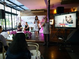 Mr Sukmajaya from Guardian Indonesia giving speech about their relationship as eksclusive distributor @catrice.cosmetics .
#catricecosmetics #catricebeautygathering #catriceindonesia #fdbeauty #clozetteid #bloggerslife #ibv #indonesianbeautyvlogger #indonesianbeautyblogger