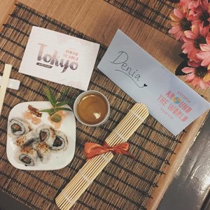 My very first time making sushi. I named it Yuniku Sushi❤ .
Just hope that it will taste soo good😂
.
Thank you so much @eminacosmeticsjogja @airoyalunagi  for make one of my dreams come true, make my own sushi💕
.
.
.
.
#eminabloggergathering #eminacosmetics #eminaaroundtheworld #sushi #makingsushi #airoyalunagi #clozetteid #clozettestar #bloggerjogja #tokyo #japan #sushi