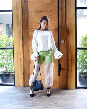 Wearing my new black heels and bag from @shopee_id 🖤
Details soon! Will be up on my blog #alittlecolor this week! 💚👌🏻
#ClozetteID #sonyathaniya #greenday