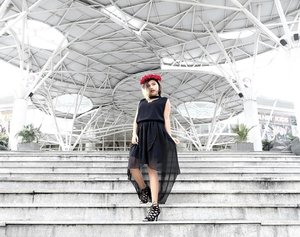Hellooo sunshine 🌹✨
This is my outfit a feeeeew months ago and I almost forget to post on my blog 😅 so yeah, ini akan di post diblog minggu ini dgn beberapa tips fashion nya yaa 👌🏼
•
📸 a lovely pict by @thelmakisela 💋
#fashion #fashionblogger #fashionstylist #allblack #ootdsalestock #SonyaThaniya #ClozetteID #ootd