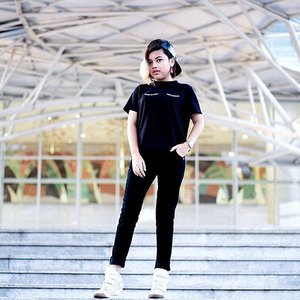 Just a simple black on black outfit and touch a little of color 💣💞⚪️💣
•
📸 by @dinantio18 👊🏼
#SonyaThaniya #ClozetteID #ootd #black #looksootd #ggrep #lookbookindonesia