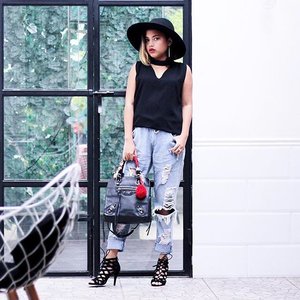 Coming soon on my blog #aLittleColor 💣💣
#ClozetteID #SonyaThaniya #NylonStylingBattle #fashionblogger #fashionstylist