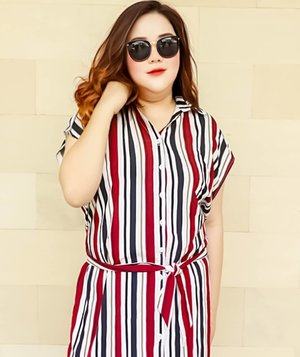 "I like to make my life to be more colorful than yours"...Stripes from @yoinsplus ..#ootd#ootdfashion#summeroutfit#lifeissosimple#travelwithstyle#stylewithme #selfie#stevydiary#thanksgod#instagram#walkwithstevy#celebratemysize#plusmodelmag#lookbookindonesia#endorsement#ootdasia#clozetteid
