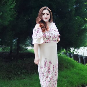 "Mazmur 56: 2 -14"...My flowery dress by @hanbai.store ...#ootd#ootdfashion#lifeissosimple#travelwithstyle#stylewithme #selfie#stevydiary#thanksgod#instagram#walkwithstevy#celebratemysize#plusmodelmag#lookbookindonesia#endorsement#ootdasia#clozetteid