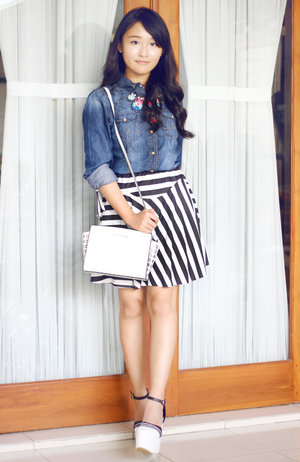 Denim x Stripes. What do you think? :)See the full post on www.verenlee.comNecklace by www.odioli.com