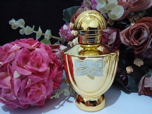 Billet Doux eau de parfume from Fragonard.
I'm collecting Fragonard fragrance now. Fragonard is one of the most famous parfume house in France, factory located in Grasse...the land of parfumeur. 
