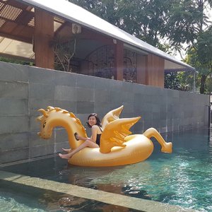 Big golden dragon floatie and happy me!!! 😍
.
#travel #ClozetteID
