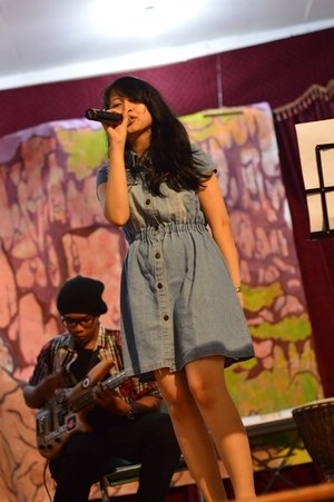 show in acoustic, casual and sweet :)