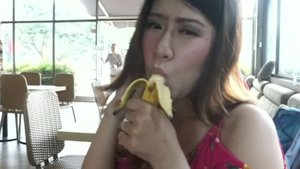 Cara makan pisang memang punya keunikan tersendiri apalgi pisang ambon ya kan 😜😜........#clozetteid #ootd #videolucu #memekocak #videokocak #makanpisang #lucu #videogokil