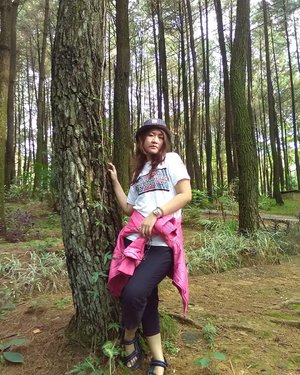 sometimes you need refreshing naturally forest indonesia. I love it Indonesia culture 
#clozetteid #ootd #gunungpancar #bogor #lookbook #lookoftheday #selebgram