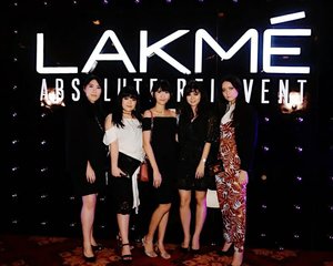 Attended @lakmemakeup #LakmeTrendGala with these lovely ladies ❤

Special thanks to @jesslynlyne 💖

#LakmeMakeup