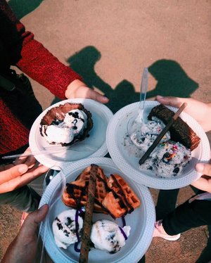 It's all about ice cream 🍦🍦🍦
.
Ki-Ka : Ice Cream Waffle Crispy. Waffle Ice Cream. Brownies Ice Cream
.
#wallsxicecreamfest #pakewalls #icecreamfestival2018 #foodie #clozetteid #Day1