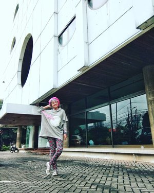 In 2001, I get my first 'serious' job in this building, as an online reporter for @gadismagz . I'm still as college student that time. Then, I write for another magazine, Seventeen Indonesia and Cita Cinta, and off course on Gadis magazine too
.
In this building, I learn lots about magazine, online, journalistic things and friendship for 4 Years
.
I'm happy I can meet and learn from the best people / mentors in Gadis magazine such as Mba @tenikhartono , mba @hippy_yeay and Mas @adibhidayat . Suwuuun :)
.
I get lots of networking from my time in here. No wonder untill now if I meet some of my old friends, they put my name as Titaz Gadis on their phonebook :)
.
I also get lots experiences, that shapes to be better version of me
.
This Femina building, the magazines and the people inside it, is one of the best place and memory in my life
.
Thank you!
.
#stylieandfoodie #livelovelifelaughlust #blogger #bloggerceria #tetapsemangat #365post2019 #ootd #clozetteid #stylie #therealoutfitgram #styledaily #dailystyles #streetstyle #realoutfitgram #thestreetograph #looksootd #lookbookindonesia #fashionblogger #styleblogger #style #fashion