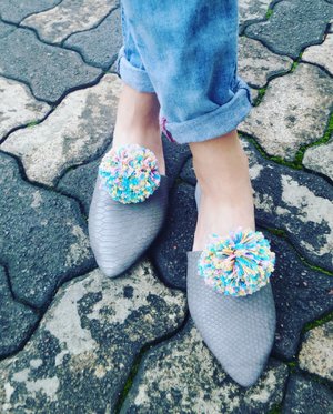 Spice up ur mullet sandals 😊
.
#stylieandfoodie #livelovelifelaughlust #ootd #clozetteid #stylie #streetstyle #blogger #bloggerceria #realoutfitgram