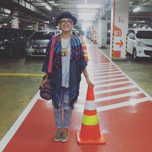 Me & The Cone
.
#stylieandfoodie #livelovelifelaughlust #ootd
#clozetteid #stylie #therealoutfitgram #colors #styledaily #dailystyles #streetstyle #blogger #bloggerceria #tetapsemangat #365post2017