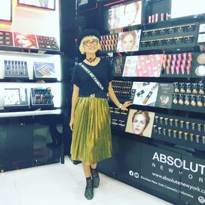 It's @absolutenewyork_id new studio! .
If you looves make up, you will loves it! The concept is playfull 😊
.
#ABSOLUTENEWYORKINDONESIA #AbsoluteNY #ANYxClozetteIDReview #ClozetteIDReview #ClozetteID
.
#stylieandfoodie #livelovelifelaughlust #ootd #clozetteid #stylie #therealoutfitgram #styledaily #dailystyles #streetstyle #blogger #bloggerceria #tetapsemangat #365post2017 #realoutfitgram