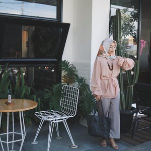 wearing outfit from @antiiqahijab 😍 review about antiiqa is up on my blog now, just click on my bio and happy weekend ❤️❤️❤️...Psst ada diskon up to 70% dari Antiiqa. Let’s follow @antiiqahijab now 🤗#AntiiqaHijab #ClozetteID #HijabOOTD