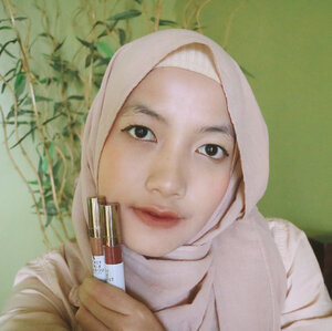 Belajar bikin lipstik ombre pake @theytalkabout , warna lain nya juga cakep-cakep bangeett 😍ringan di bibir nggak bikin kering juga, review lengkapnya bisa klik link di bio aku 🤗 happy saturday 🎉#ClozetteID