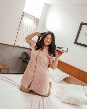 We’ve survived the first week of self-quarantine and social distancing. Now is the time to relax #diRumahAja~ Binge-watch a series, Body scrub-Me-time with @sensatiabotanicals, Bath Bomb and hot chocolate..How's your Sunday going so far ? Stay healthy okaaay Xx...#collabwithkania #bandungblogger #bloggerbandung #influenecerbandung #bandunginfluencer #sensatiabotanicals #sensatia #fdbeauty #clozetteid.