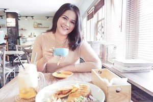 One day I'll wake up at 11:30 a.m on a Sunday with the love of my life and I'll make some coffee and pancakes and it'll be alright. #lifegoals 👌🏻
.
. .
.
.
.
.
.

#bandung #explorebandung #caferestobdg  #bandungjuara #bandung #visitbandung #kaniatheexplorer #bandungbanget #coolspotid #coolspotbdg #worthtovisit #placestogobandung #bandungcafe #bandungtoday #bandunghotel #potd #beautybloggers #beautyblogger #clozetteid #sundayfunday #sundayvibes #sunday #sundaymorning #sundays #sundays #sundaymood #sundayselfie #selfiesunday #sundaybrunch