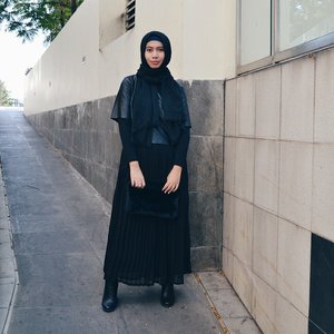 I love BLACK but it doesn't mean I always feel gloomy tho 😛.....#ootdhijab #hijabfashion #ClozetteID #ootd #hijabstyle #modestfashion #modest #fashionstyle #fashion #style #whatiwore #streetstyle  #lookoftheday #photooftheday #instafashion #instastyle #instablogger #instahijab #OhSoJasmine